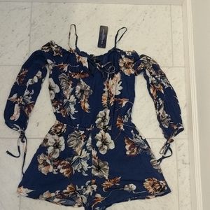 NWT Navy off the shoulder floral romper - sz M